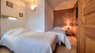 low-chambre-003-1-pano-pt-70510 low-chambre-003-1-pano-pt-70510